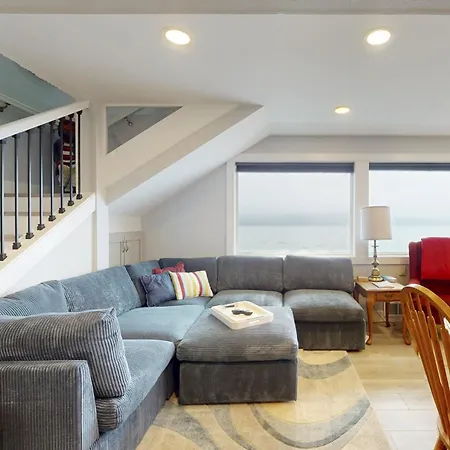 Tyee Shoreline Retreat A